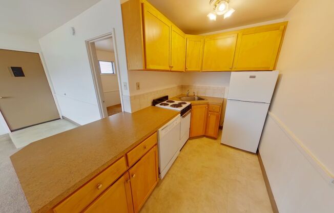 1 bed, 1 bath, $1,100, Unit 761 1/2