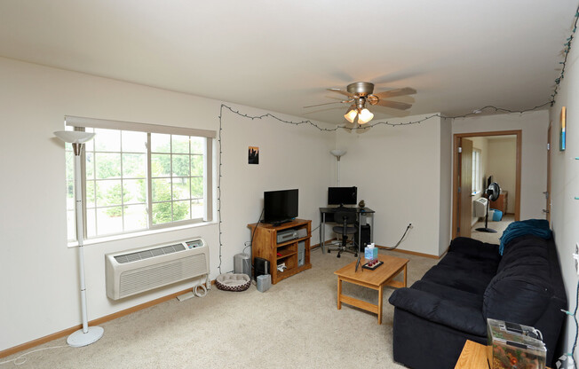 1 bed, 1 bath, $1,199.99, Unit 533-200