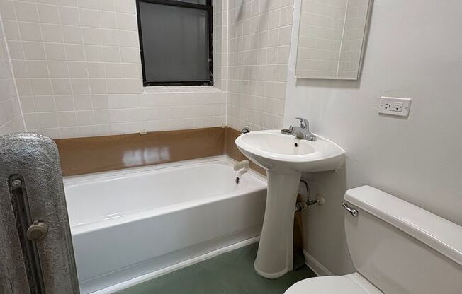 3 beds, 1 bath, 1,003 sqft, $1,250, Unit CA 143.5-2W
