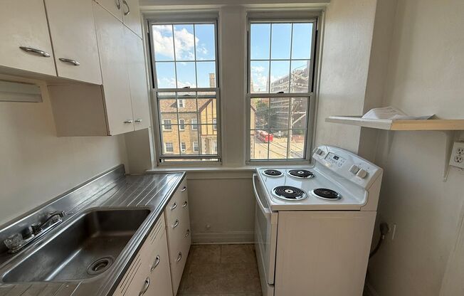 2 beds, 2 baths, 1,303 sqft, $2,200, Unit New King Edward  401