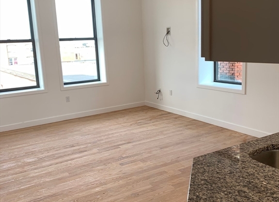 2 beds, 1 bath, $2,250, Unit 501