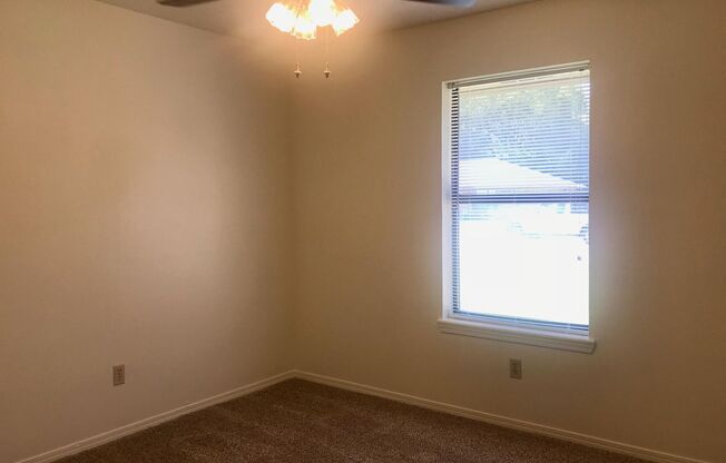 2 beds, 1 bath, $1,095