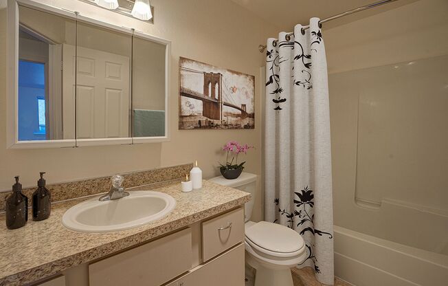 2 beds, 1.5 baths, 1,082 sqft, $1,700, Unit 215-L6