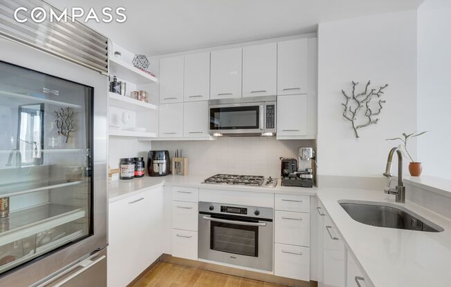2 beds, 2 baths, $6,500, Unit 25D