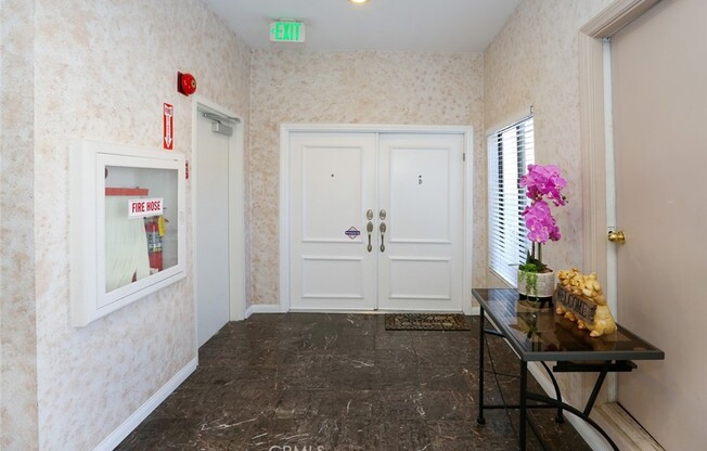 1423 S BEVERLY GLN BLVD