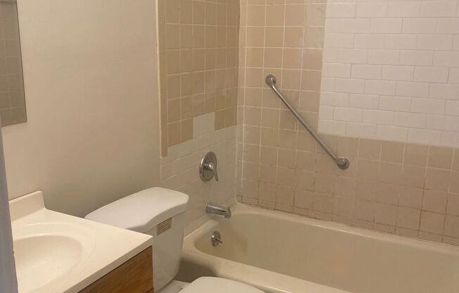 2 beds, 1 bath, $850