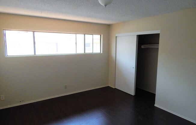 2 beds, 1 bath, 925 sqft, $1,800, Unit E