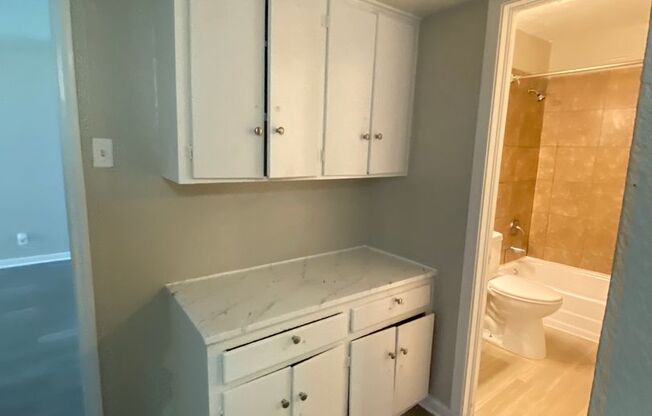 2 beds, 1 bath, 800 sqft, $1,440, Unit 1729-106