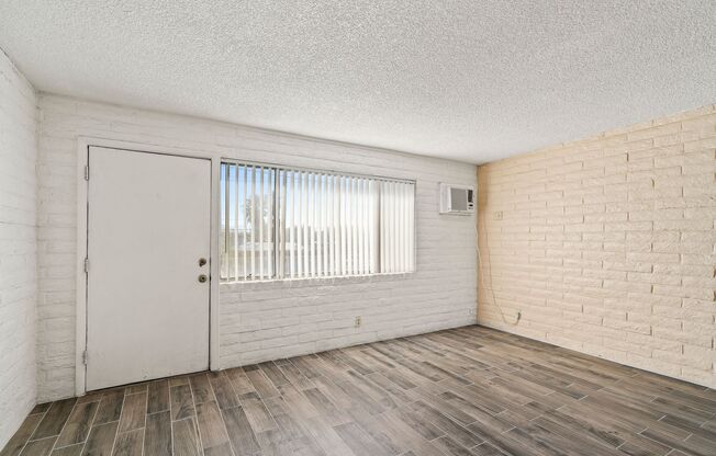 2565 N Park #10