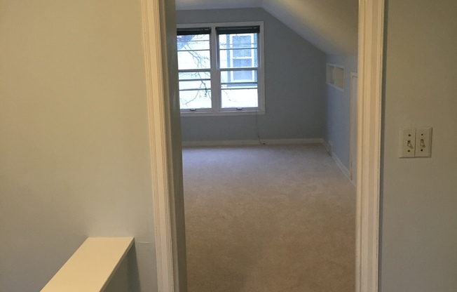 Gorgeous 3 Bedroom 1 Bathroom Home in St. Paul!