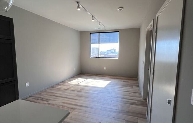 1 bed, 1 bath, 647 sqft, $1,210, Unit HW-310