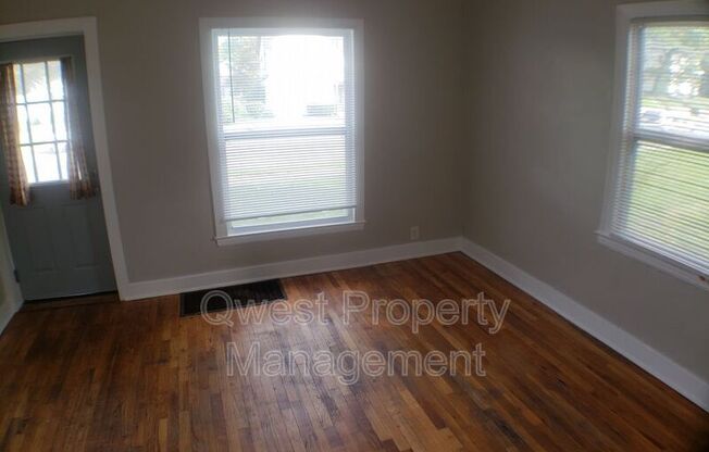 650 OAKDALE SE