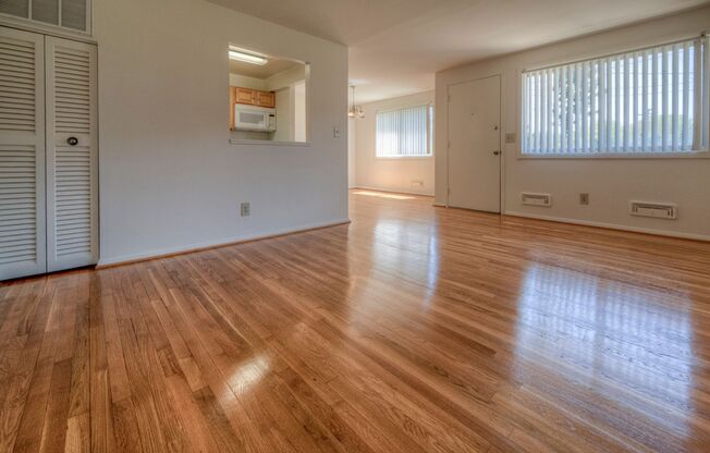 2 beds, 1 bath, 800 sqft, $1,450, Unit 2709-1C