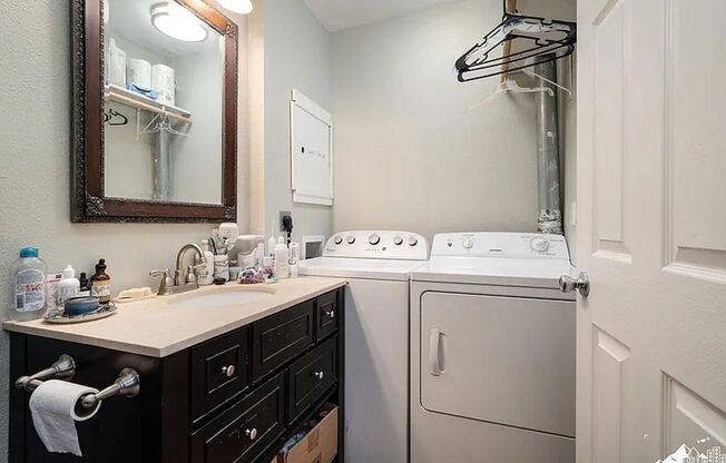 Charming 2-Bedroom Condo for Rent in East Anchorage – Great Location!