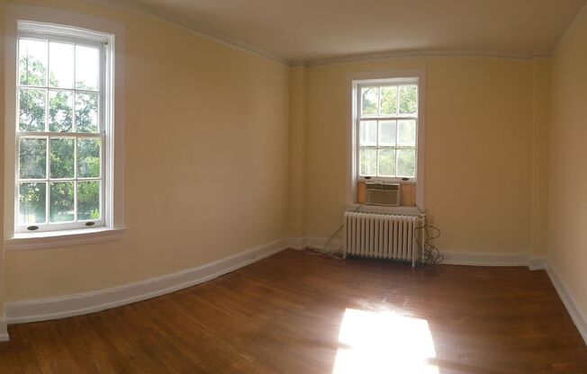 2 beds, 1 bath, 840 sqft, $1,200, Unit 2D