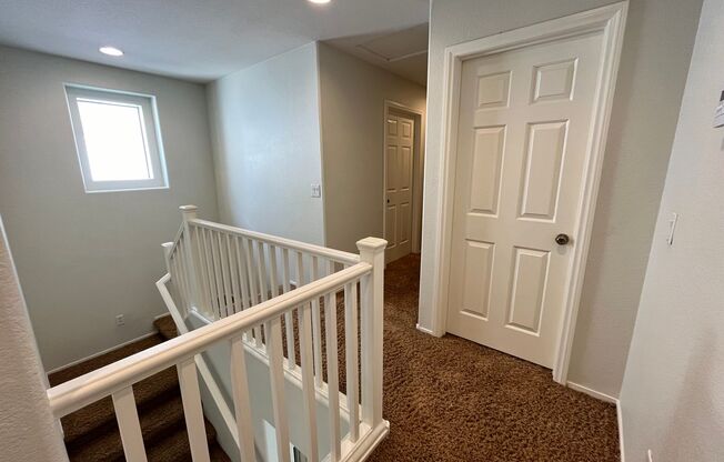 3 beds, 2.5 baths, $1,900, Unit Gate code is K089621 OR K160772