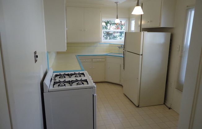 2 beds, 1 bath, $3,600