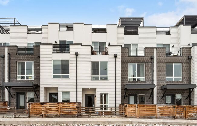 Modern 2-Bedroom Rowhome with Rooftop Mountain Views Near Sloans Lake
