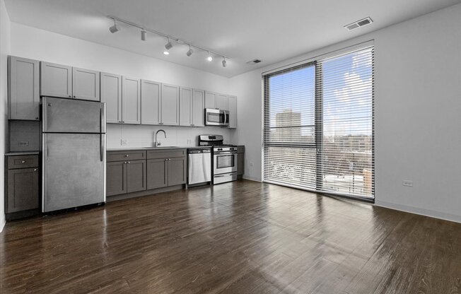 830 N Milwaukee 405