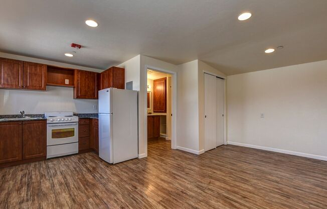 Studio, 1 bath, 288 sqft, $850, Unit Unit 3