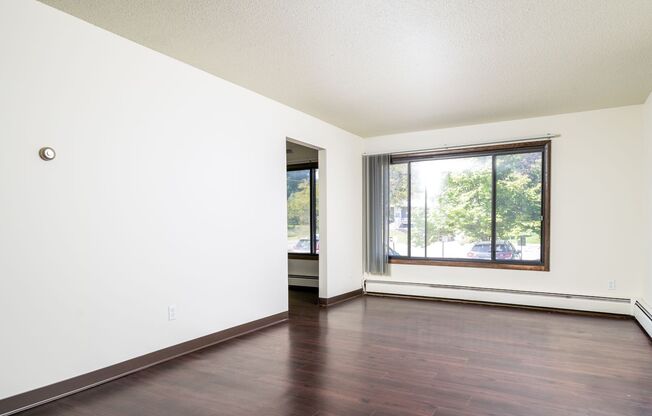 2 beds, 1.5 baths, 905 sqft, $1,545, Unit 25-112