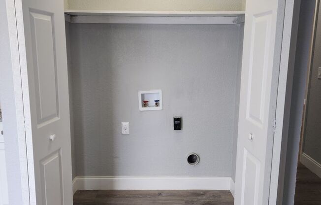 2 beds, 1 bath, 1,000 sqft, $1,295, Unit 5716 D