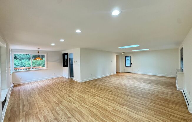 Spacious Updated home w/ daylight basement on huge lot!