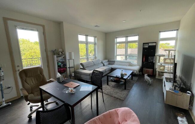 1 bed, 1 bath, 789 sqft, $1,950, Unit 303