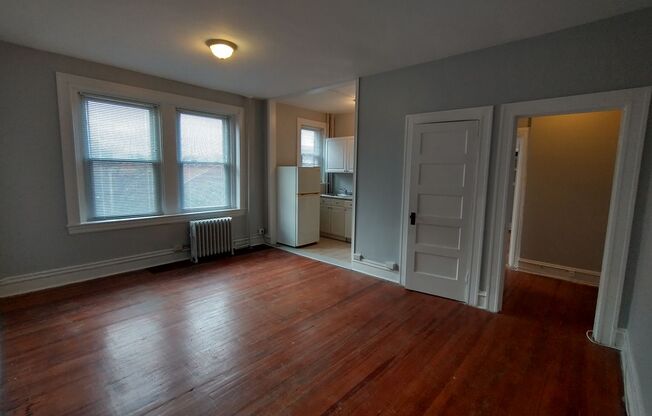 3 beds, 1 bath, 5 sqft, $1,675, Unit 3B