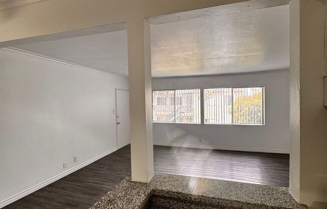 2 beds, 1 bath, 800 sqft, $2,450, Unit 07