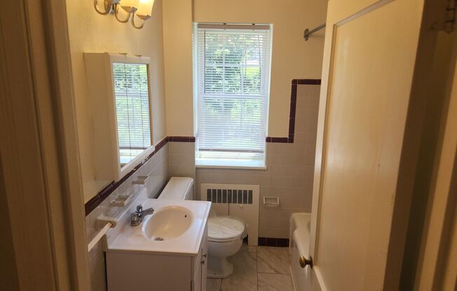 2 beds, 1 bath, 897 sqft, $2,265, Unit A-05
