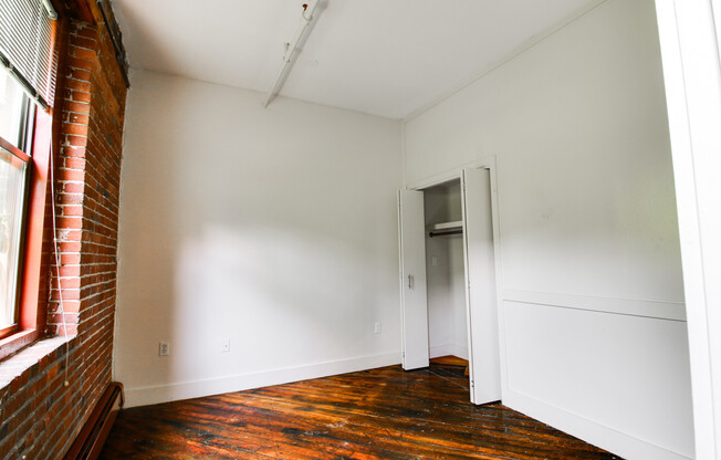 2 beds, 1 bath, 1,100 sqft, $4,400, Unit E214