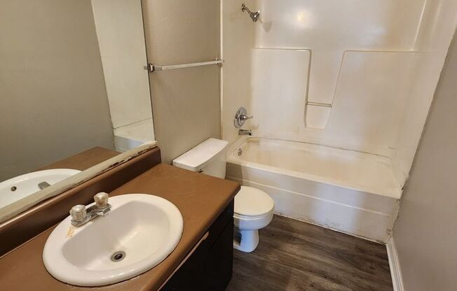 2 beds, 1.5 baths, 904 sqft, $775, Unit 101 Ellis Drive D