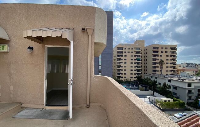 1 bed, 1 bath, $2,200, Unit 401