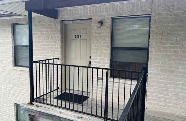 1636 Post Road