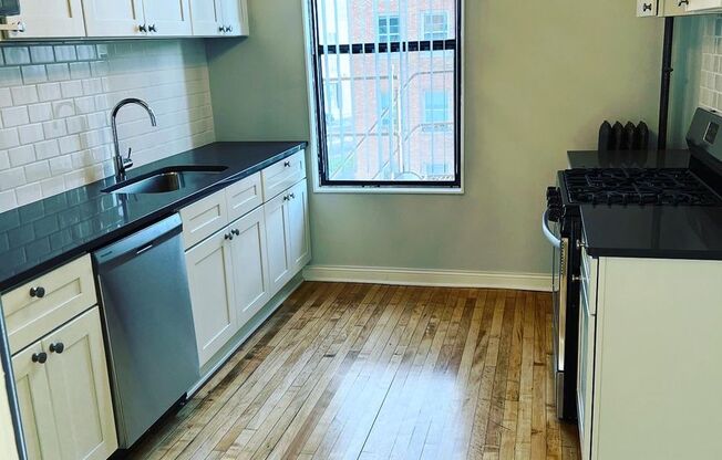 1 bed, 1 bath, 950 sqft, $1,525, Unit 905-9