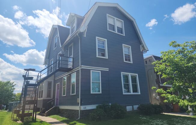 Great Location Conshy Apartment w/Central Air - W/D - HW Floors