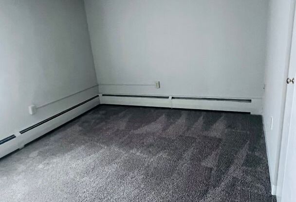 2 beds, 1 bath, 710 sqft, $1,450, Unit # 1303