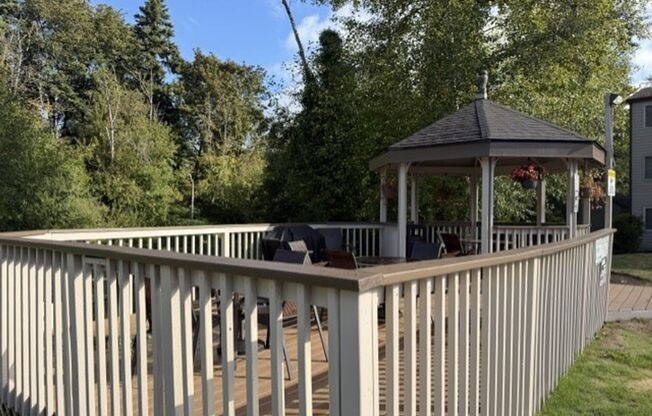 2 beds, 1 bath, 860 sqft, $2,295, Unit C-201