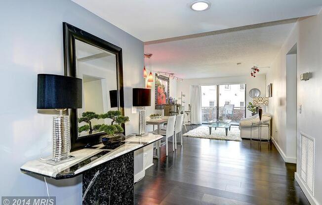 Contemporary 2 Bed 2.5 Bath Condo in Georgetown's Iconic Flourmill Condominium.