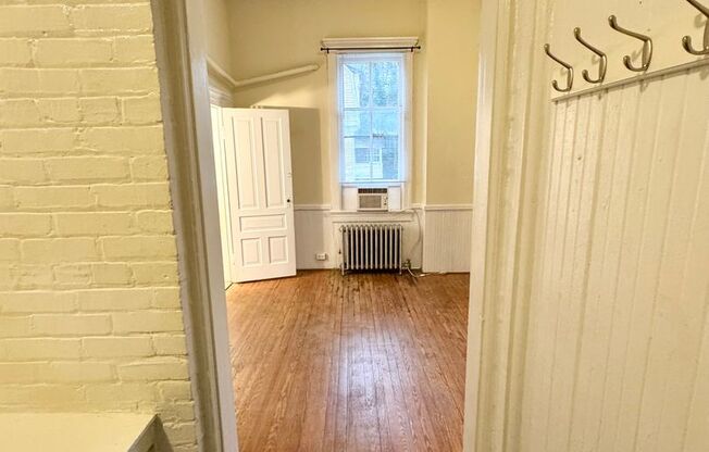 Studio, 1 bath, $1,050, Unit #4