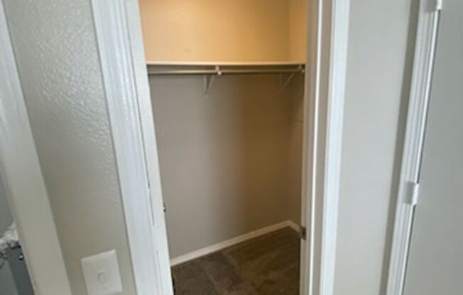 2 beds, 2 baths, 856 sqft, $920, Unit 2827-1805