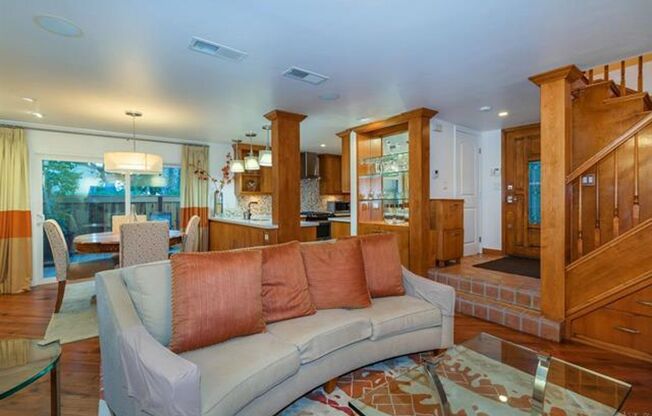Immaculate, two-story Condo in Oceanside!