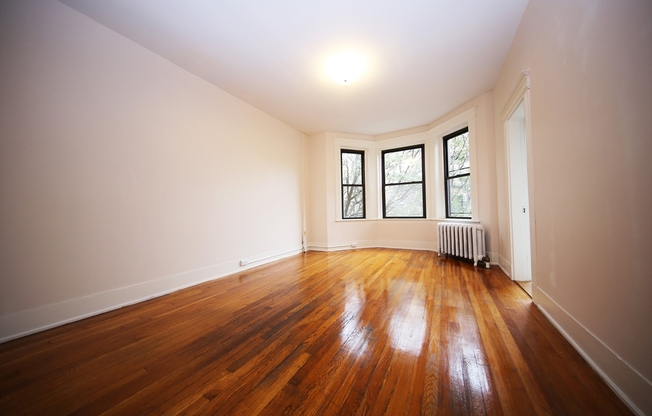 1 bed, 1 bath, 306 sqft, $2,450, Unit 19