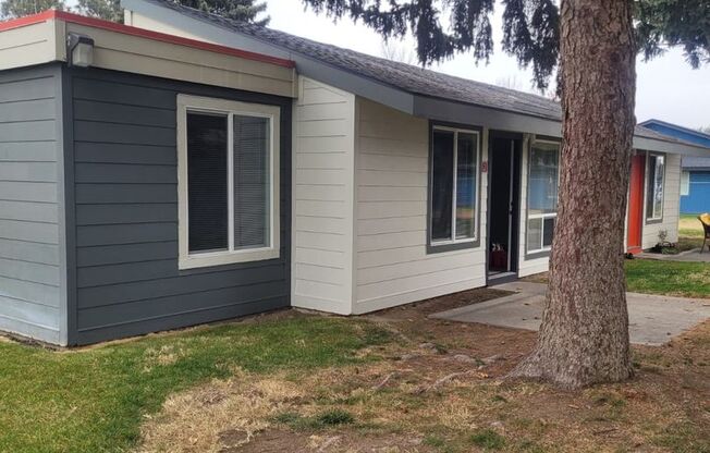 3 beds, 1 bath, 890 sqft, $1,700, Unit 505 H2