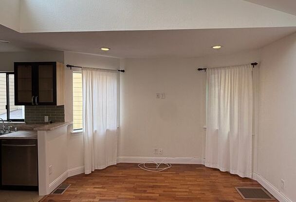 EPIC REA: Charming 2Bed/1Bath Condo w/ Parking