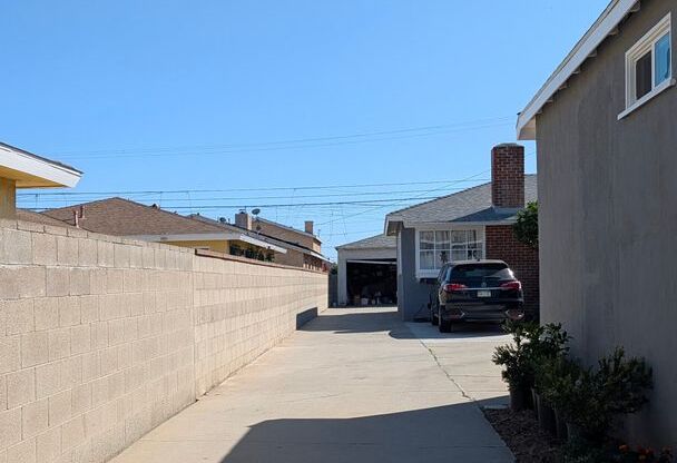 3 beds, 1 bath, $3,950, Unit 4090 W 135th St