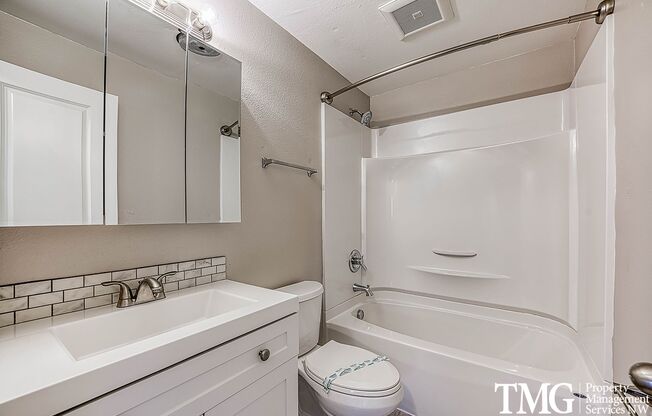 Updated Ground-Level 2 BD with Outdoor Access
