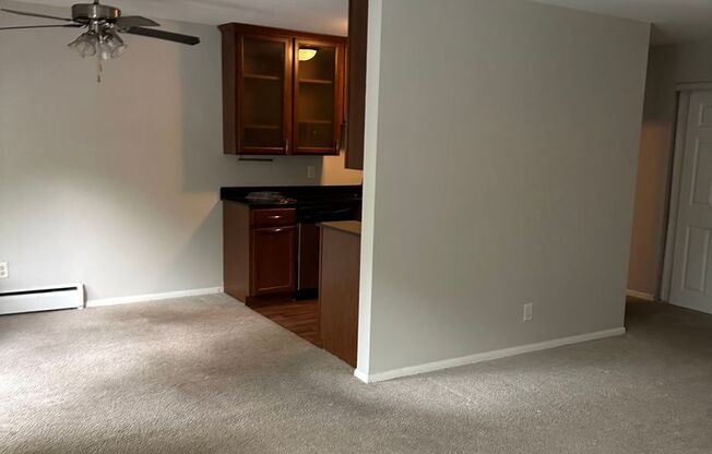 2 beds, 1 bath, 840 sqft, $1,495, Unit 201 (R)