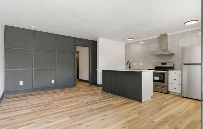 1 bed, 1 bath, 550 sqft, $895, Unit ONYX at 7th #9